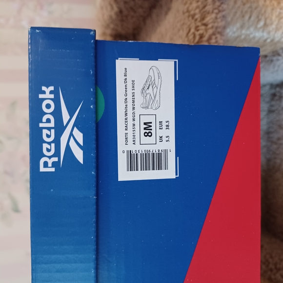 Reebok Womens Green and White Sneakers - Picture 9 of 9